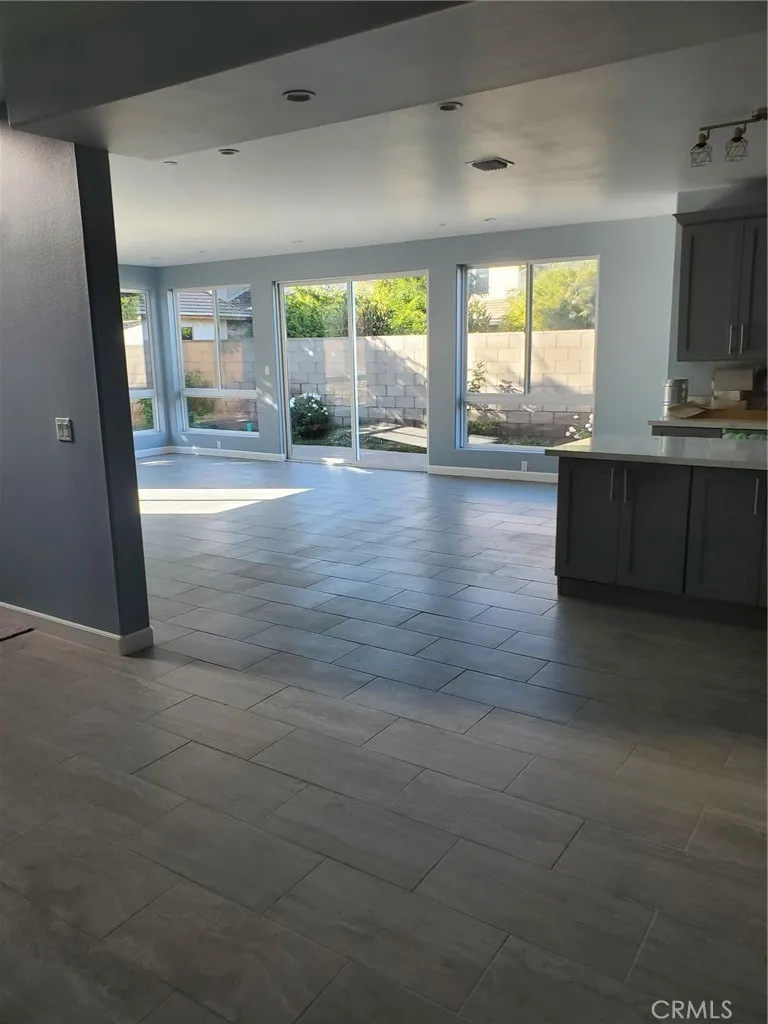 20819 W Seasons Lane Los Angeles, CA 91306