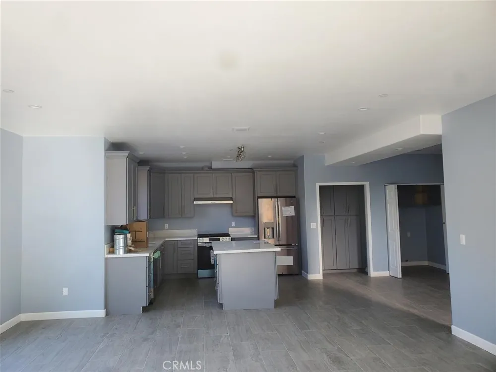 20819 W Seasons Lane Los Angeles, CA 91306