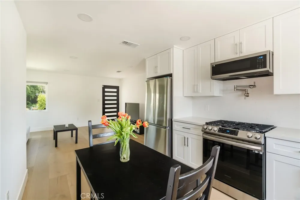 3023 Glendon Los Angeles, CA 90034