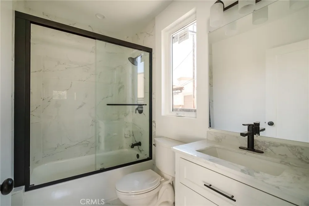 3023 Glendon Los Angeles, CA 90034