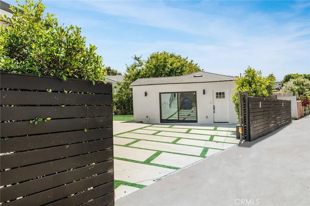 3023 Glendon Los Angeles, CA 90034
