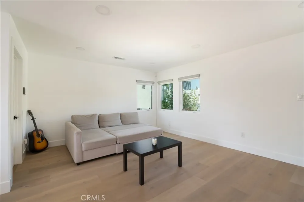 3023 Glendon Los Angeles, CA 90034