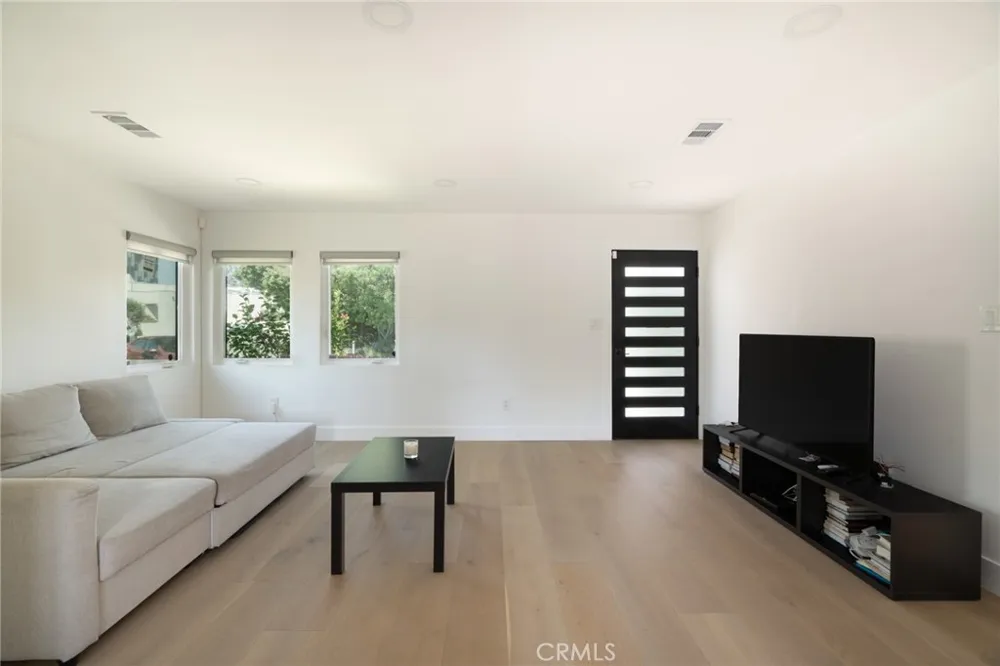 3023 Glendon Los Angeles, CA 90034