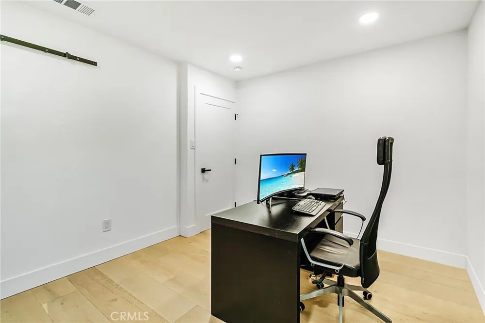 3023 Glendon Los Angeles, CA 90034