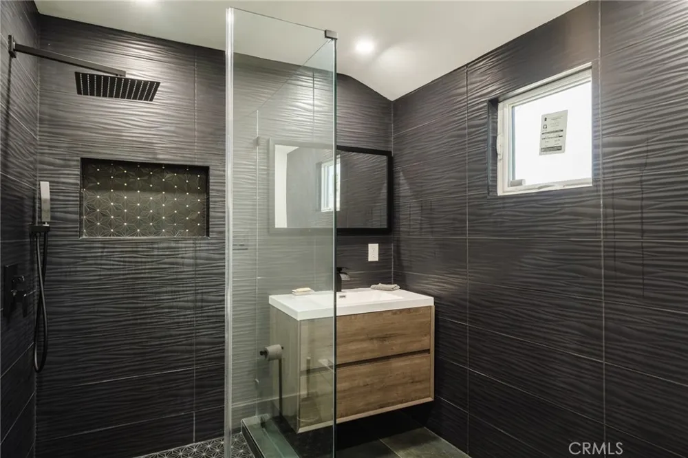 3023 Glendon Los Angeles, CA 90034