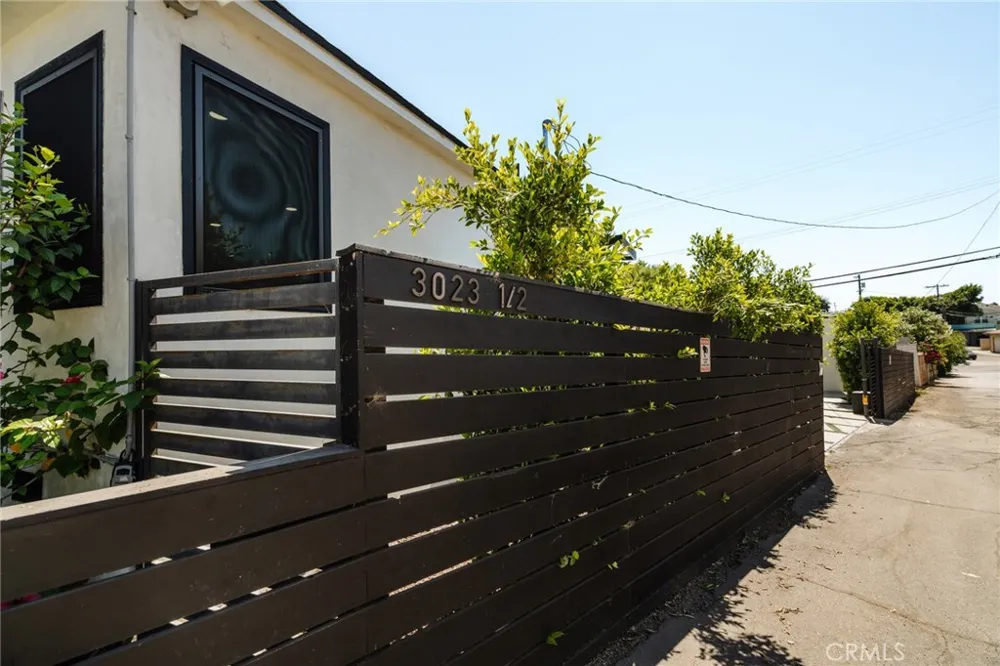3023 Glendon Los Angeles, CA 90034