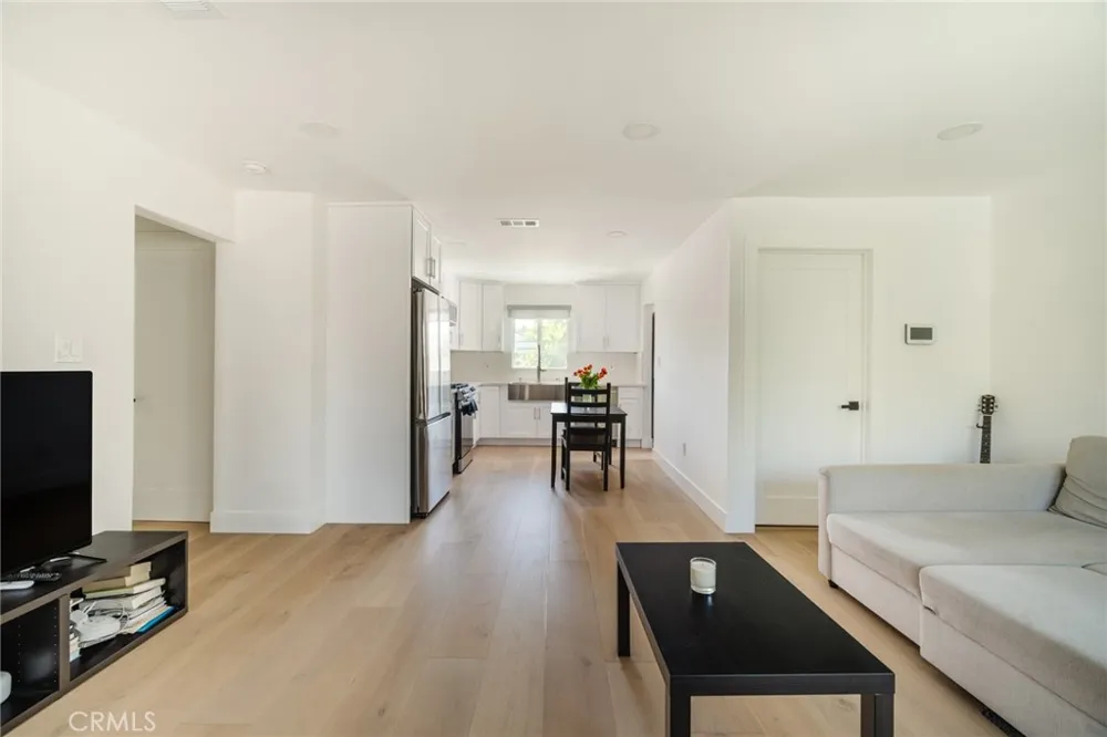 3023 Glendon Los Angeles, CA 90034