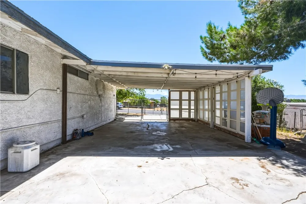 17307 Longmeadow Avenue Palmdale, CA 93591