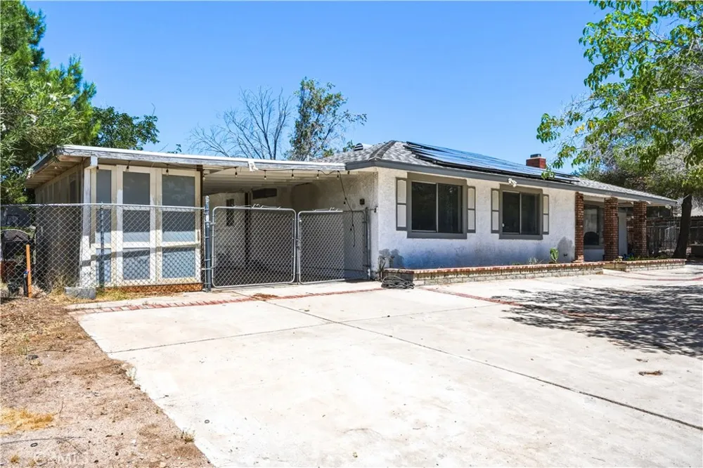 17307 Longmeadow Avenue Palmdale, CA 93591