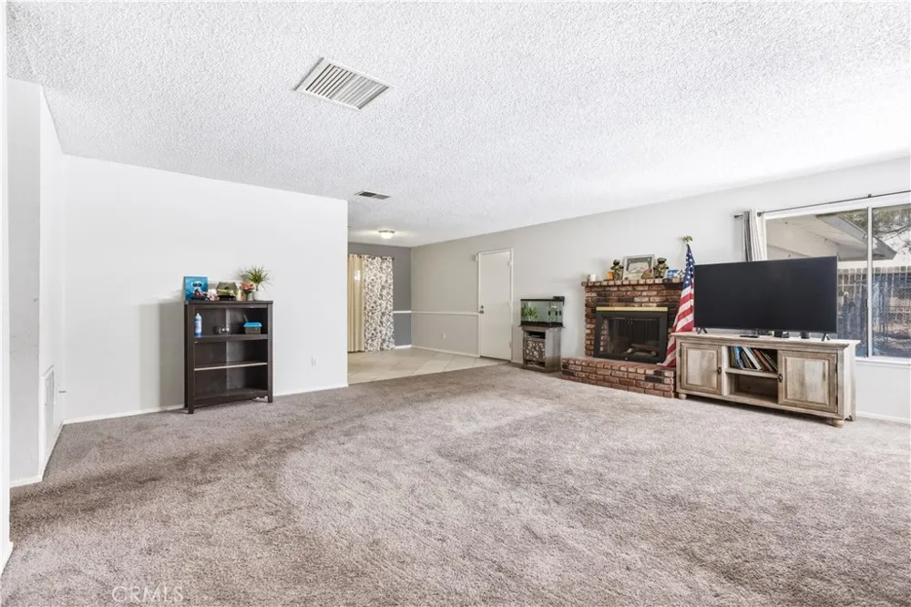17307 Longmeadow Avenue Palmdale, CA 93591