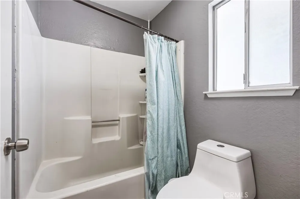 17307 Longmeadow Avenue Palmdale, CA 93591