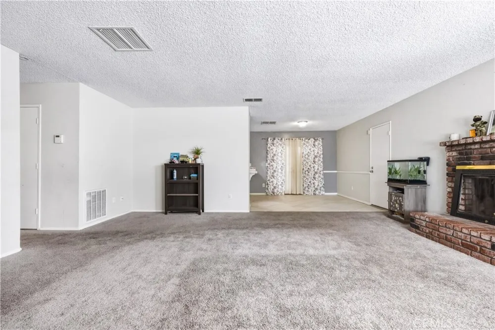 17307 Longmeadow Avenue Palmdale, CA 93591