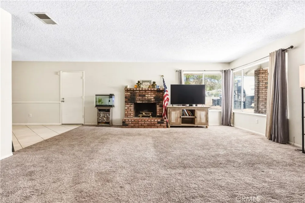 17307 Longmeadow Avenue Palmdale, CA 93591