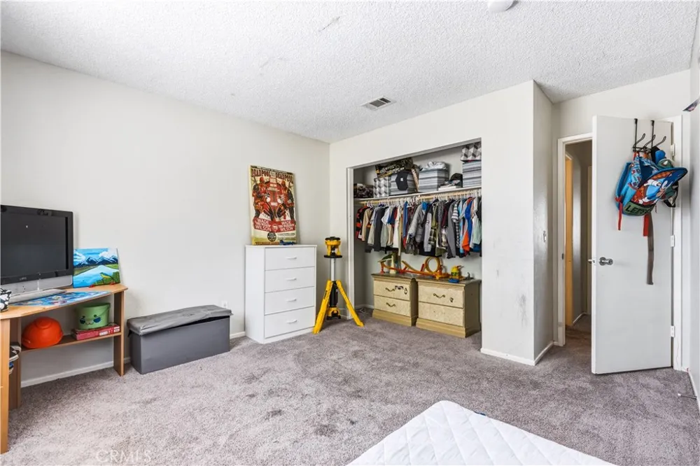 17307 Longmeadow Avenue Palmdale, CA 93591