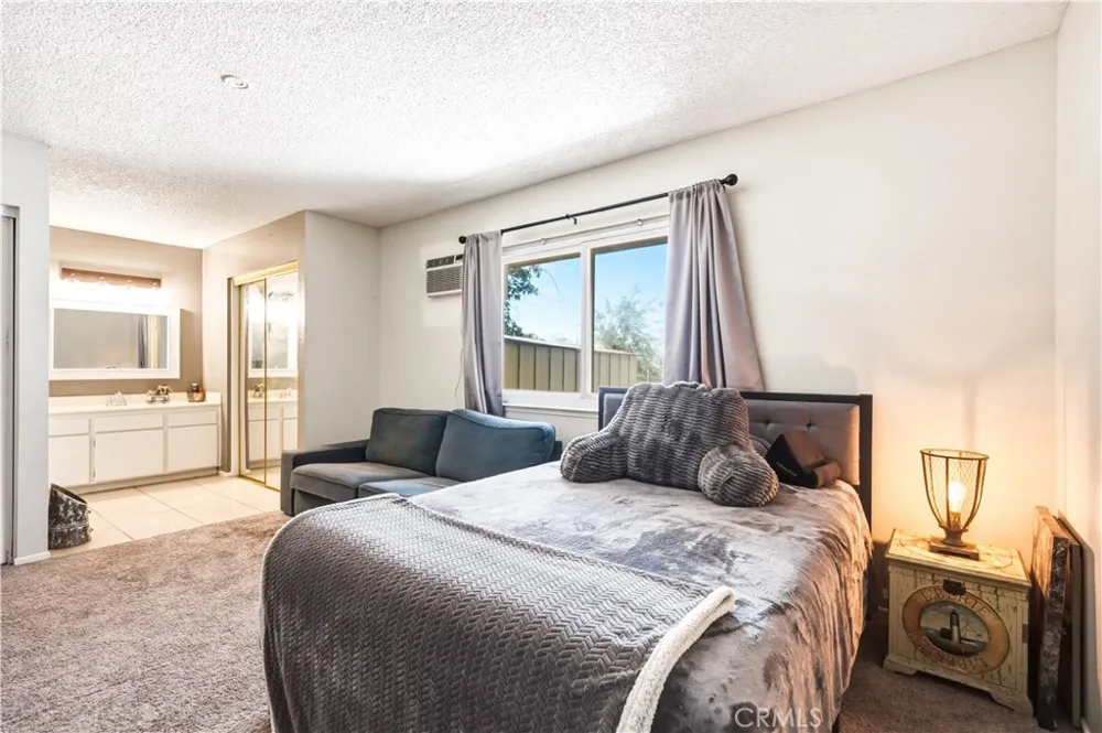 17307 Longmeadow Avenue Palmdale, CA 93591