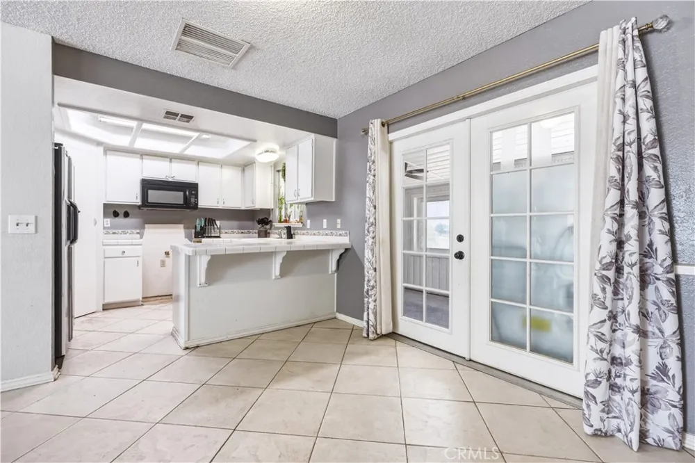 17307 Longmeadow Avenue Palmdale, CA 93591