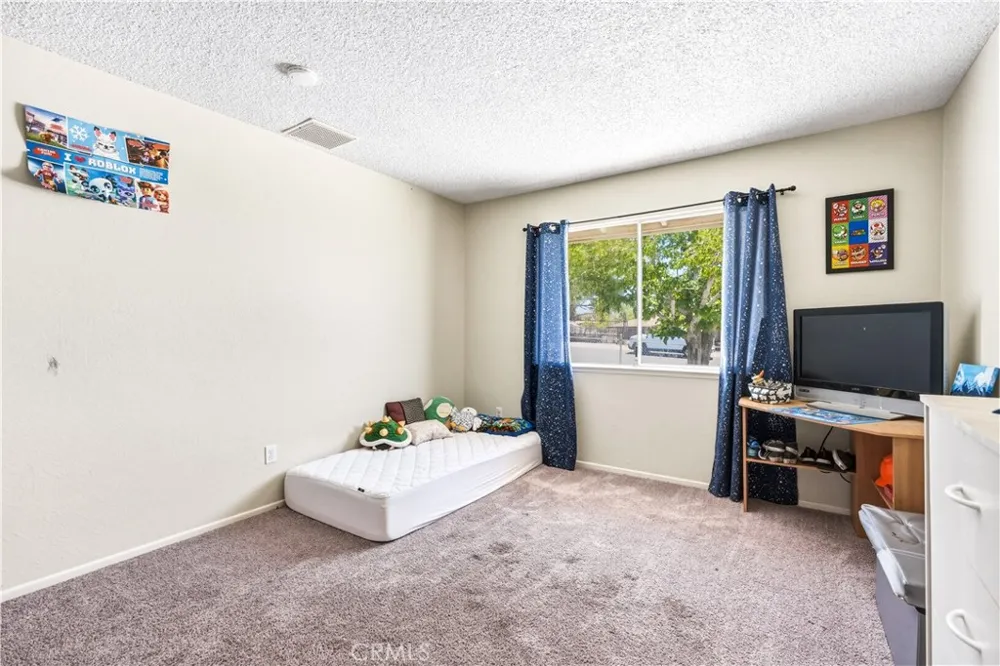 17307 Longmeadow Avenue Palmdale, CA 93591