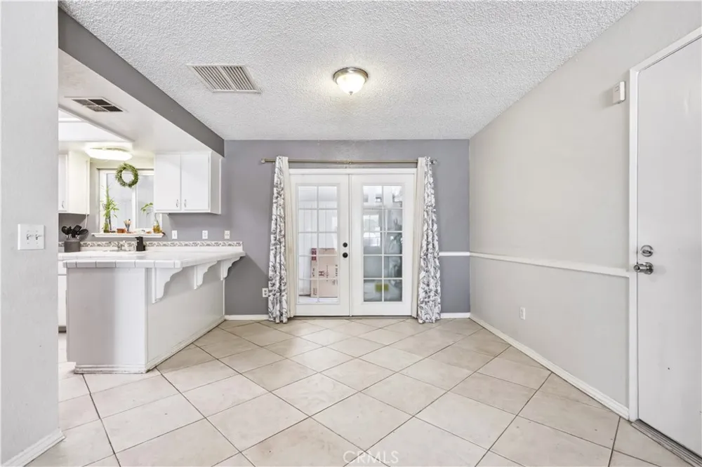 17307 Longmeadow Avenue Palmdale, CA 93591