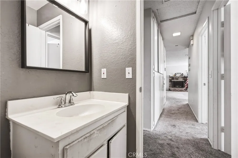 17307 Longmeadow Avenue Palmdale, CA 93591