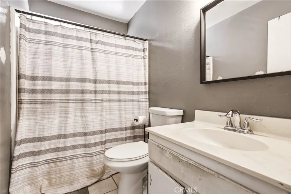 17307 Longmeadow Avenue Palmdale, CA 93591