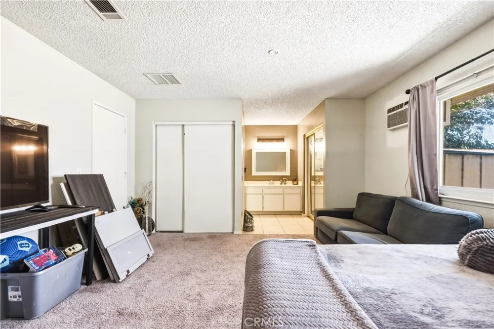 17307 Longmeadow Avenue Palmdale, CA 93591