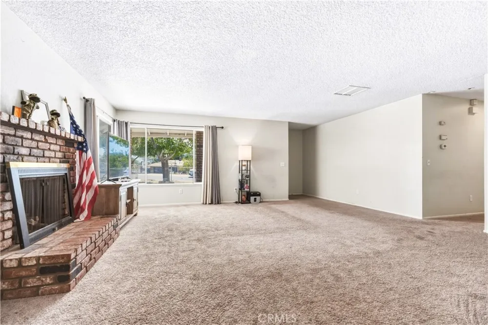 17307 Longmeadow Avenue Palmdale, CA 93591