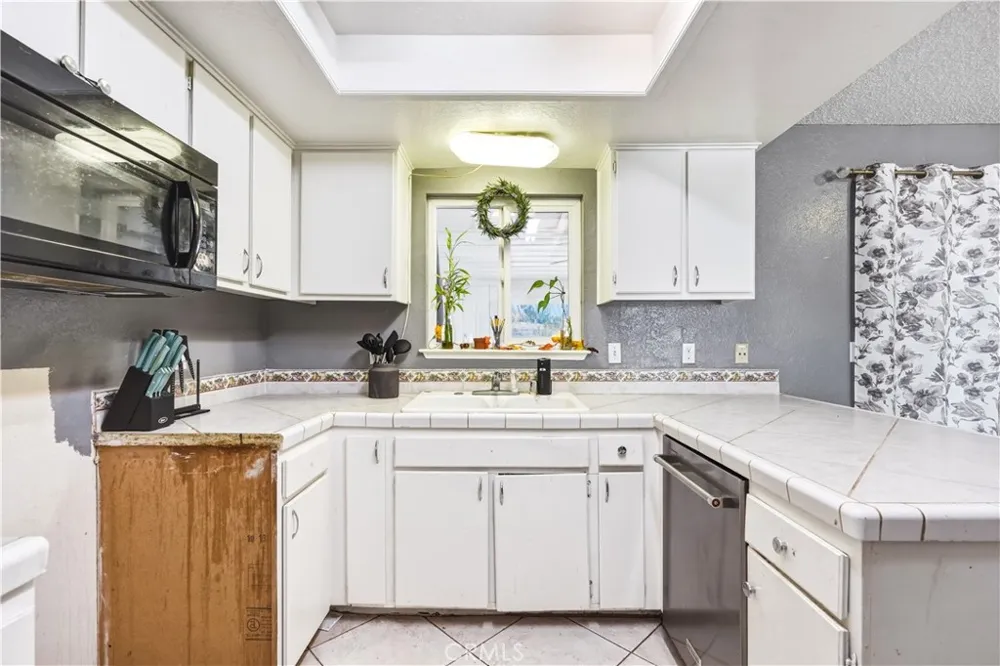 17307 Longmeadow Avenue Palmdale, CA 93591