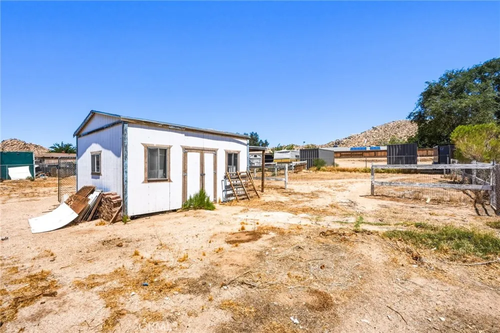 17307 Longmeadow Avenue Palmdale, CA 93591