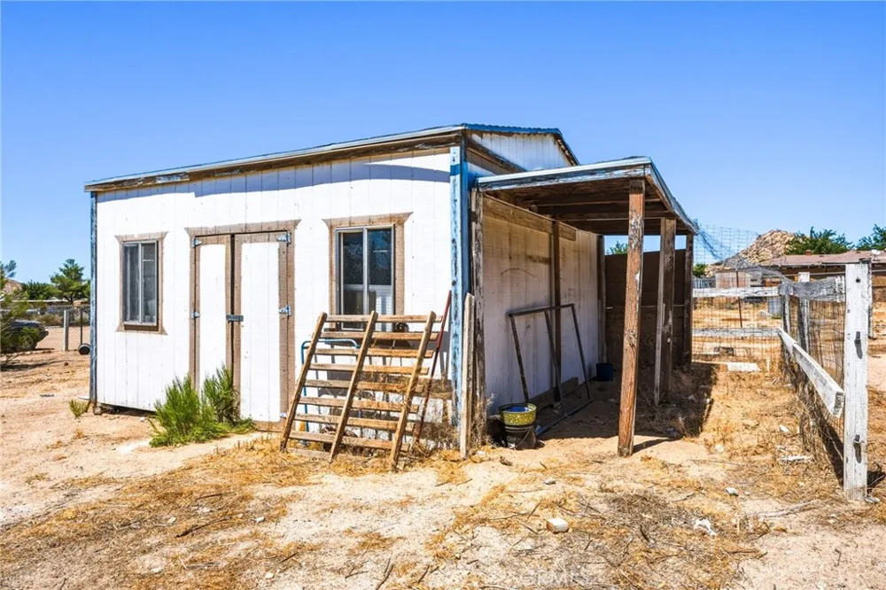 17307 Longmeadow Avenue Palmdale, CA 93591