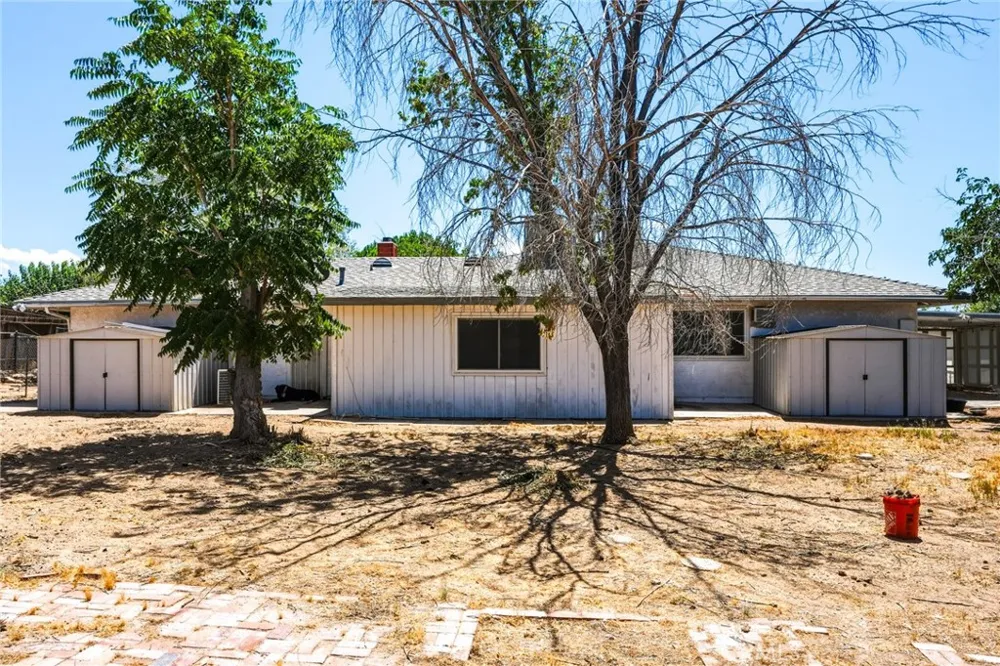 17307 Longmeadow Avenue Palmdale, CA 93591