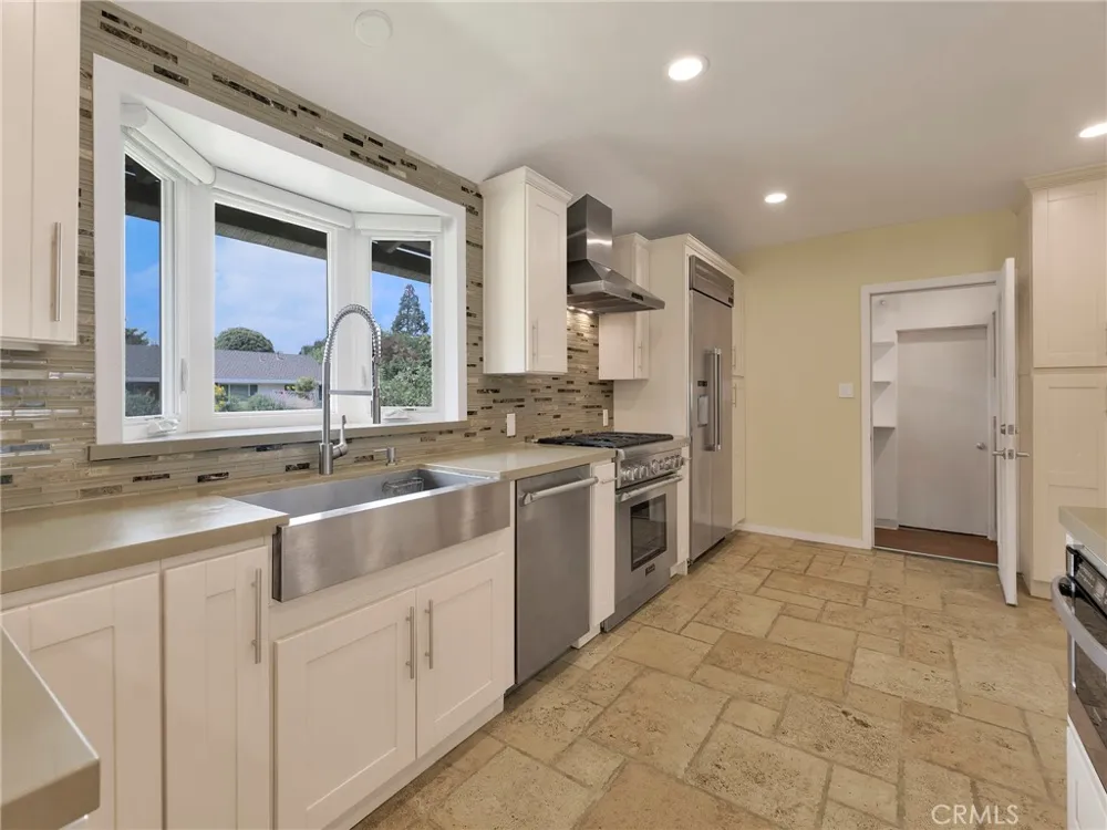 19117 Marilla Street Northridge, CA 91324