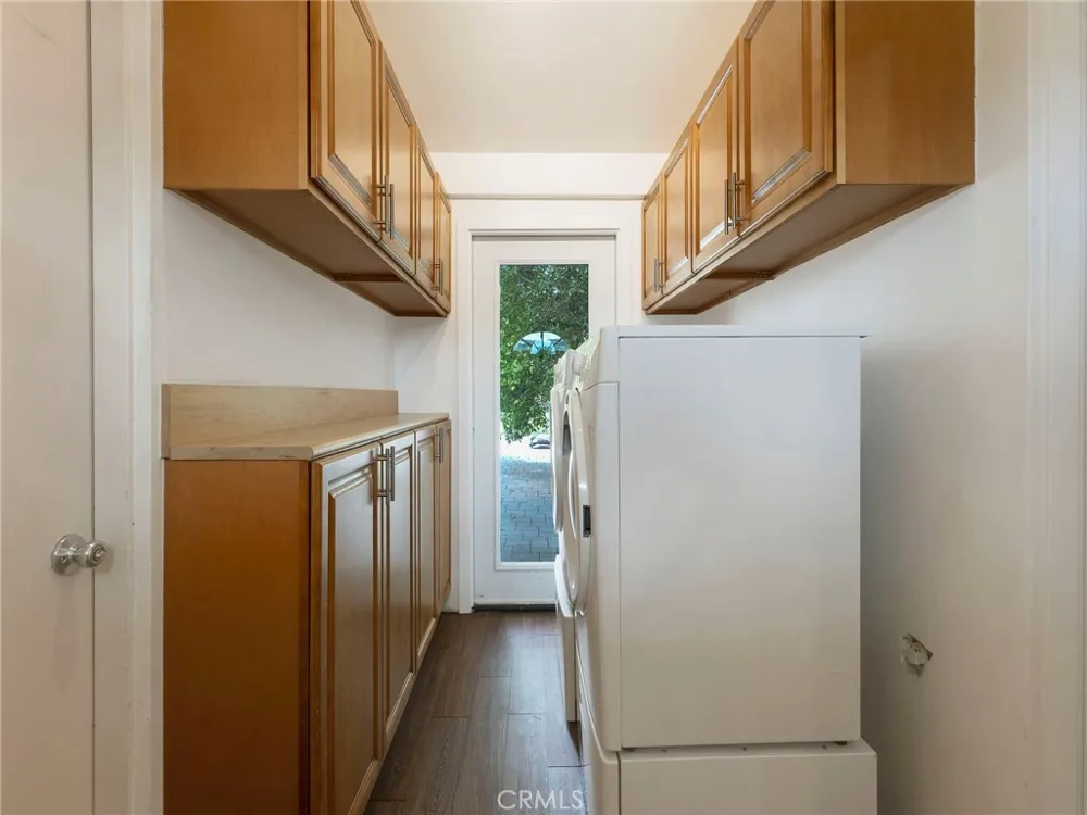 19117 Marilla Street Northridge, CA 91324
