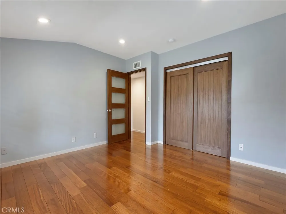 19117 Marilla Street Northridge, CA 91324