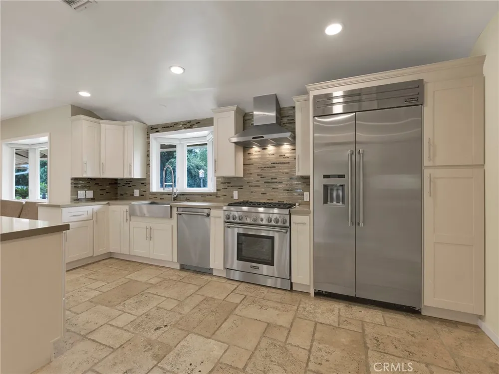 19117 Marilla Street Northridge, CA 91324