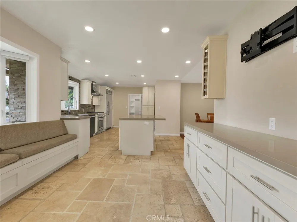 19117 Marilla Street Northridge, CA 91324