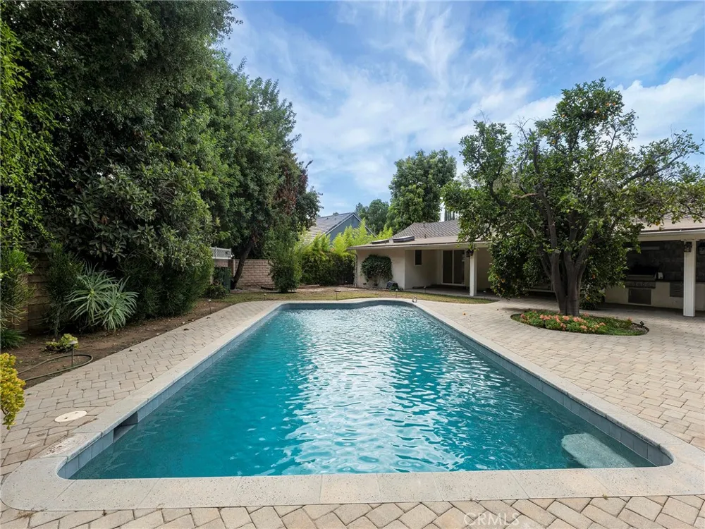 19117 Marilla Street Northridge, CA 91324