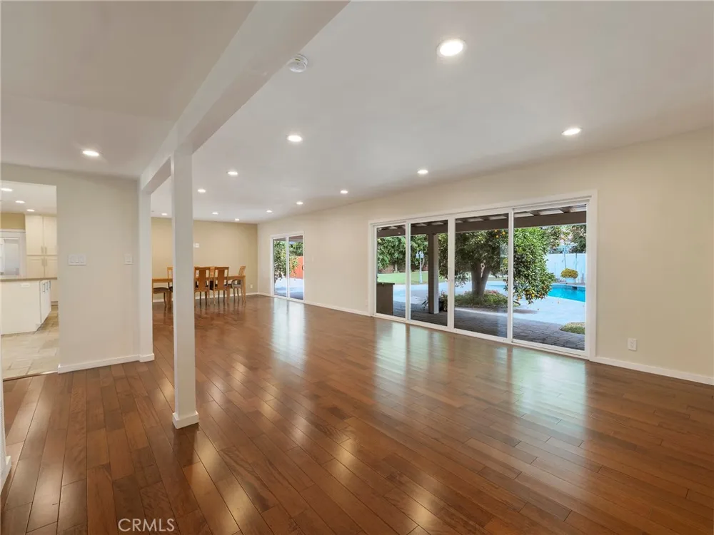 19117 Marilla Street Northridge, CA 91324