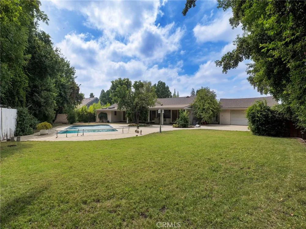 19117 Marilla Street Northridge, CA 91324