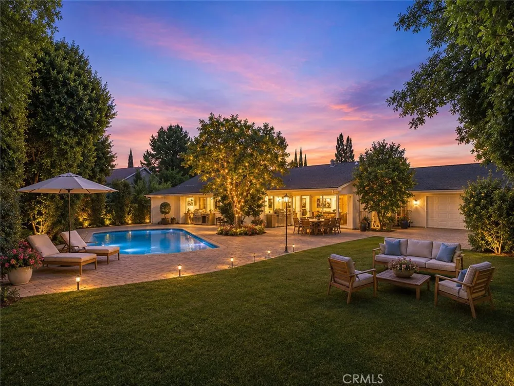 19117 Marilla Street Northridge, CA 91324