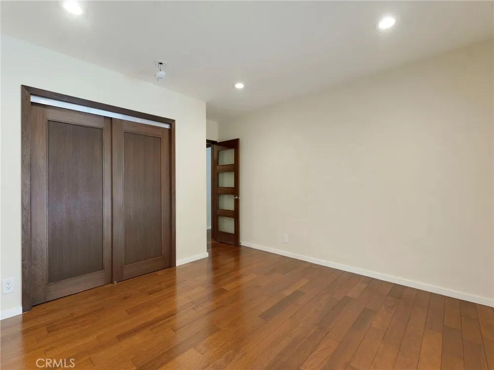 19117 Marilla Street Northridge, CA 91324