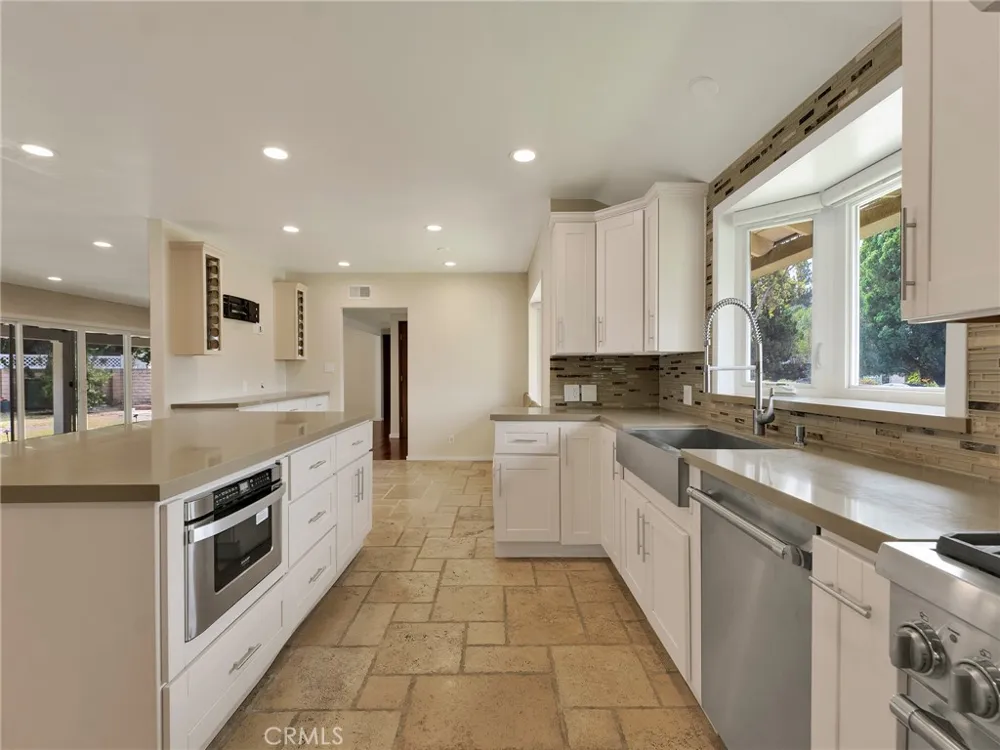 19117 Marilla Street Northridge, CA 91324