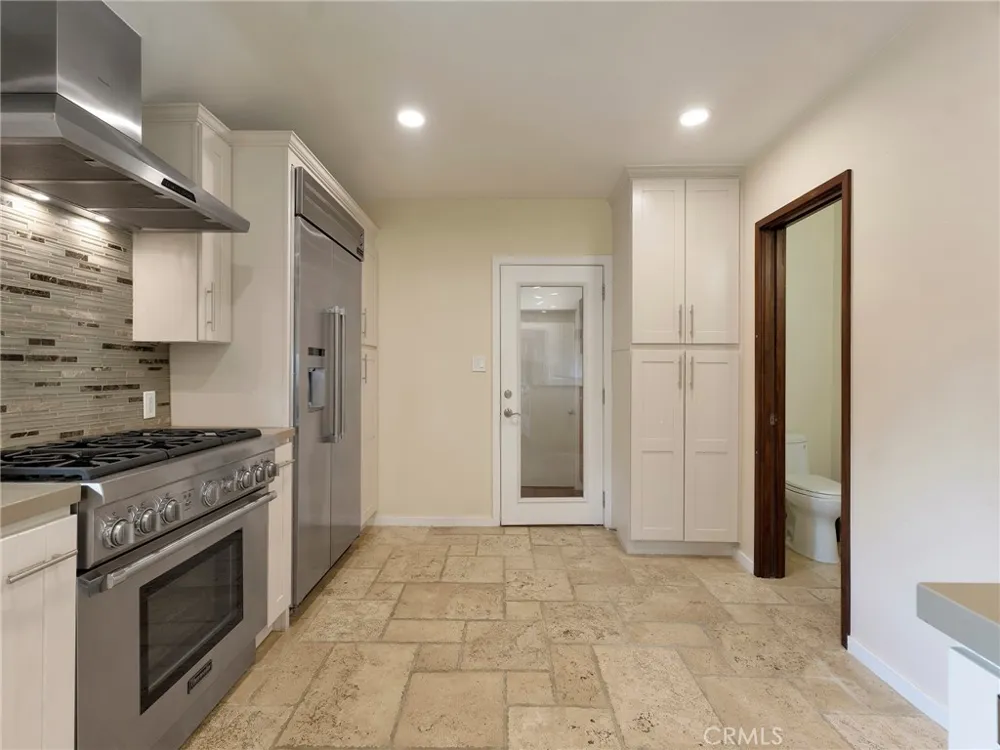 19117 Marilla Street Northridge, CA 91324
