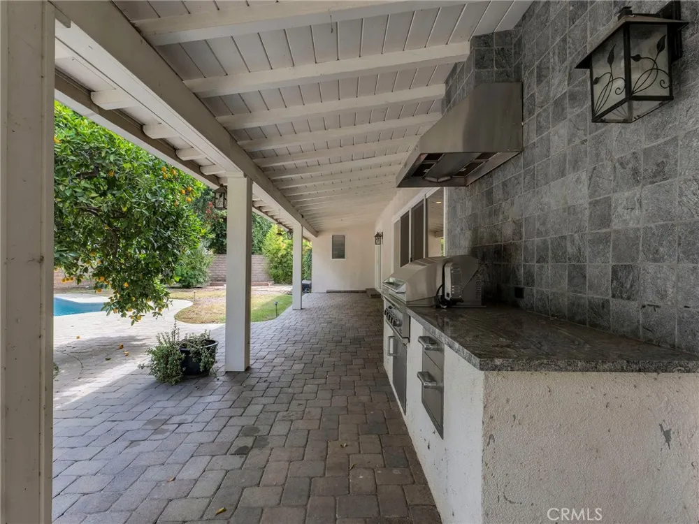 19117 Marilla Street Northridge, CA 91324