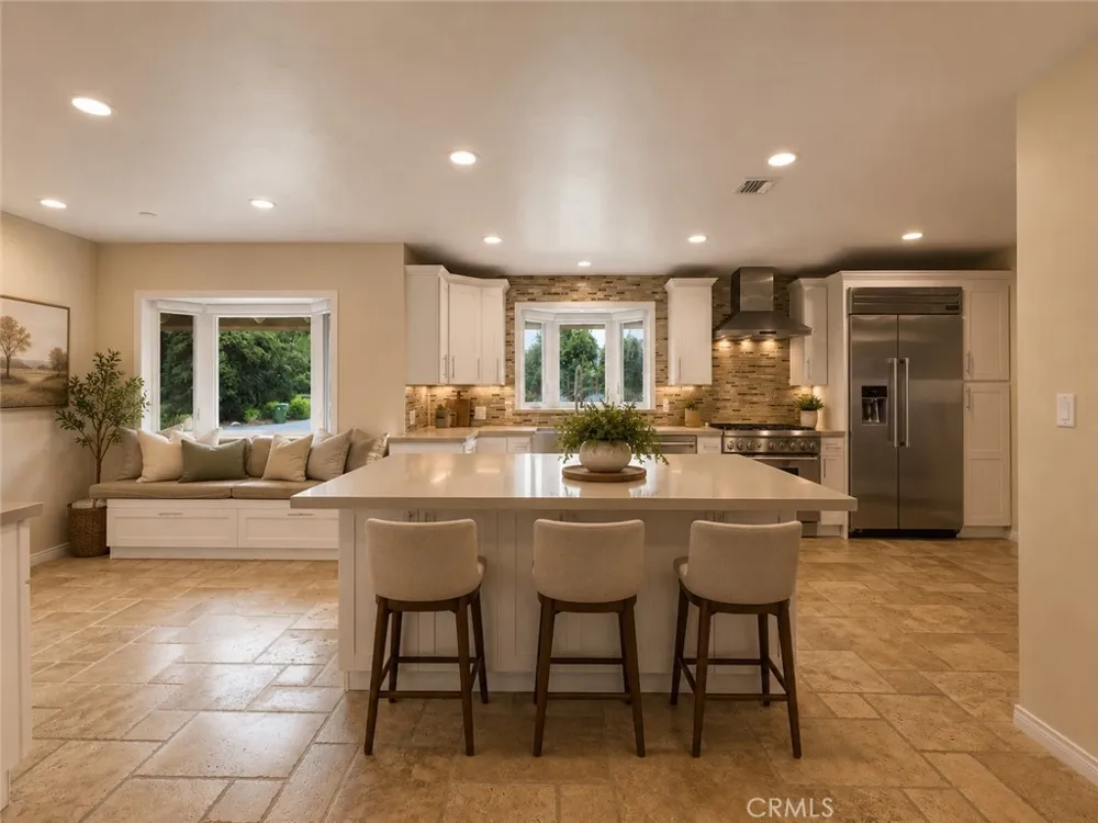19117 Marilla Street Northridge, CA 91324