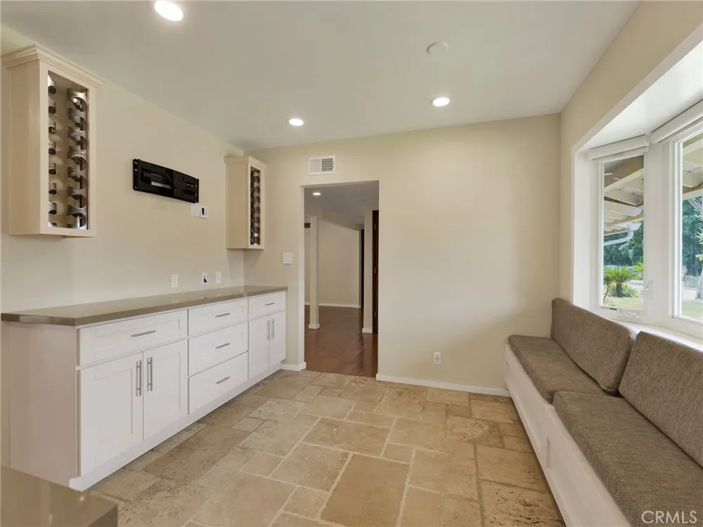 19117 Marilla Street Northridge, CA 91324