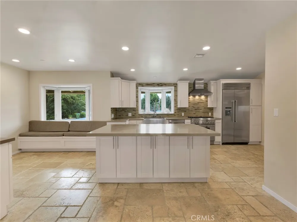 19117 Marilla Street Northridge, CA 91324