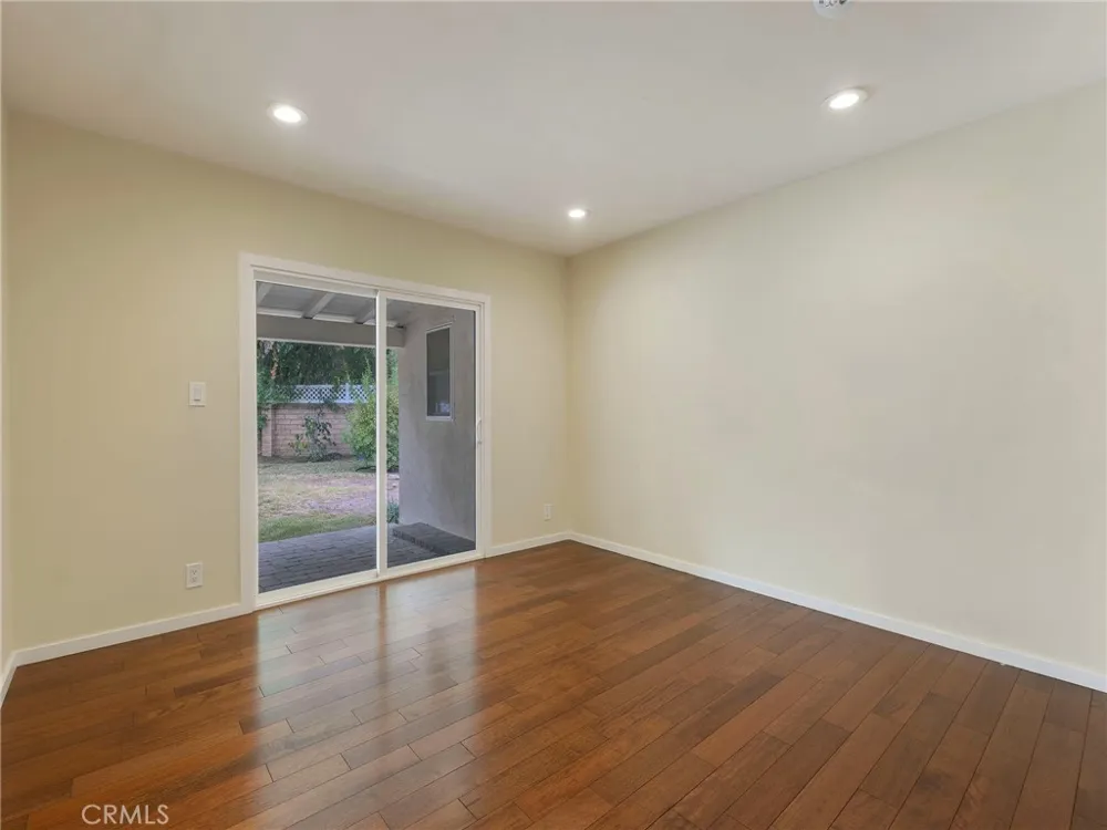 19117 Marilla Street Northridge, CA 91324