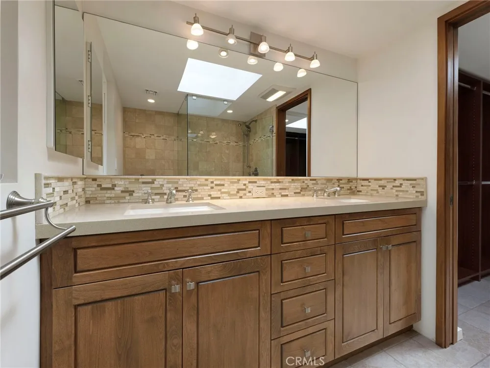 19117 Marilla Street Northridge, CA 91324