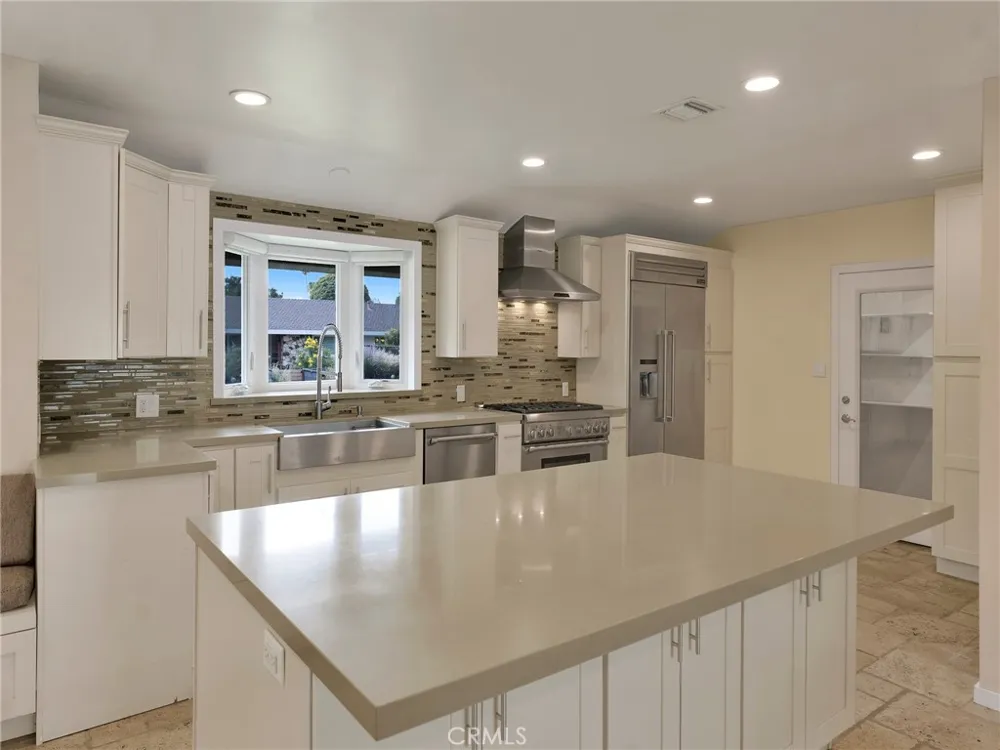 19117 Marilla Street Northridge, CA 91324