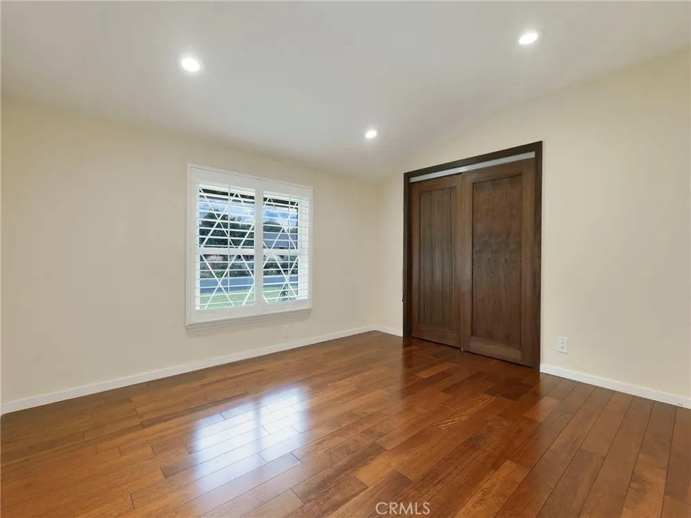 19117 Marilla Street Northridge, CA 91324